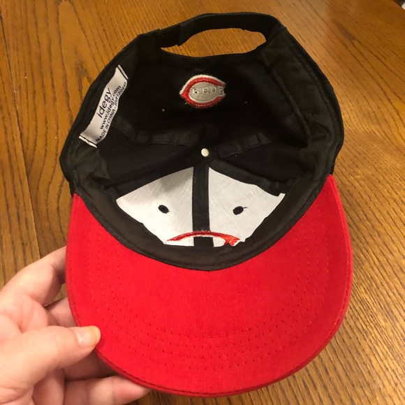Cincinnati Reds Baseball Cap Hat
OSFM - velcro strap - Picture 7 of 8